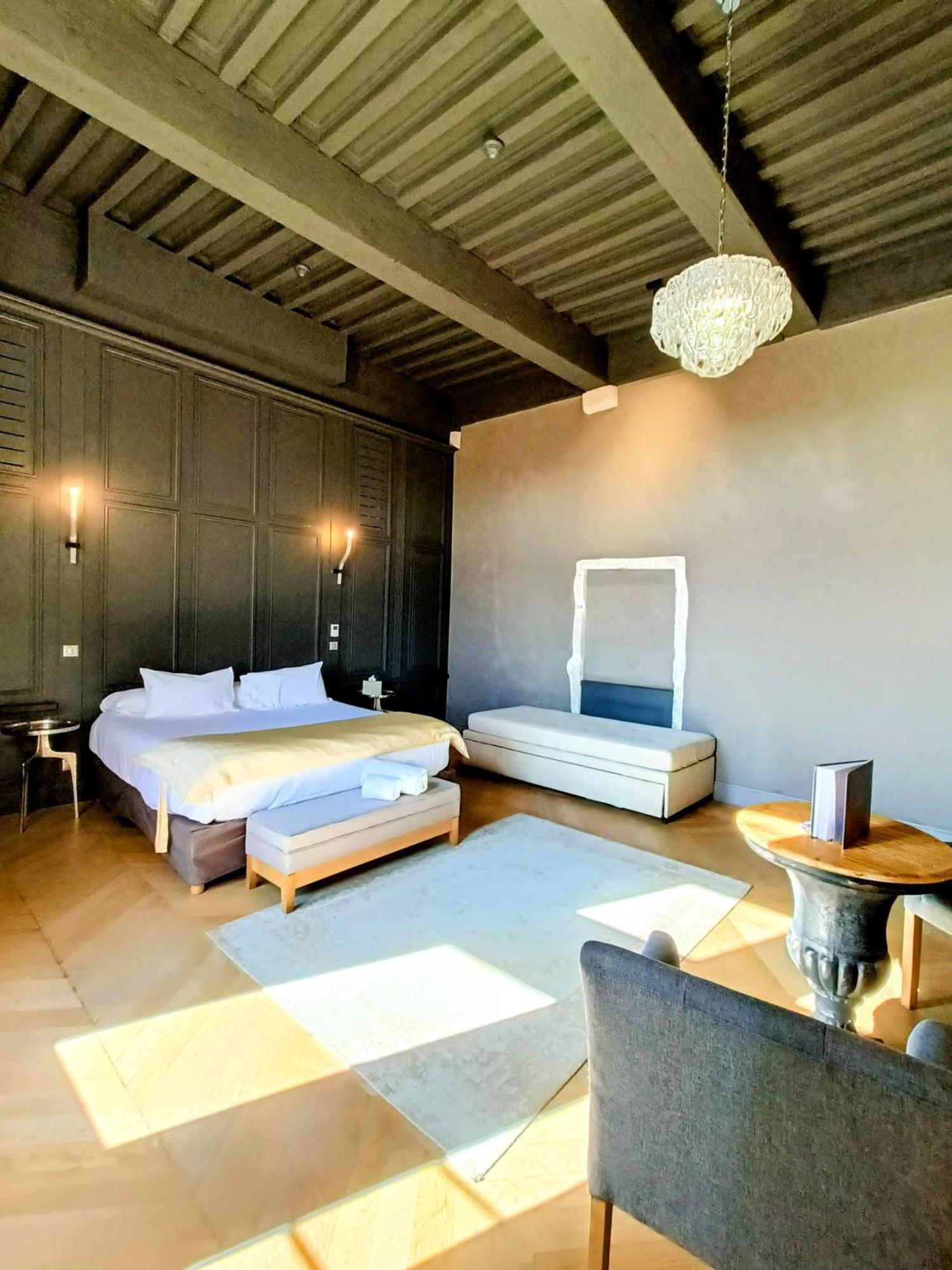 Les Chambres De La Renaissance Sainte-Julie Habitación foto