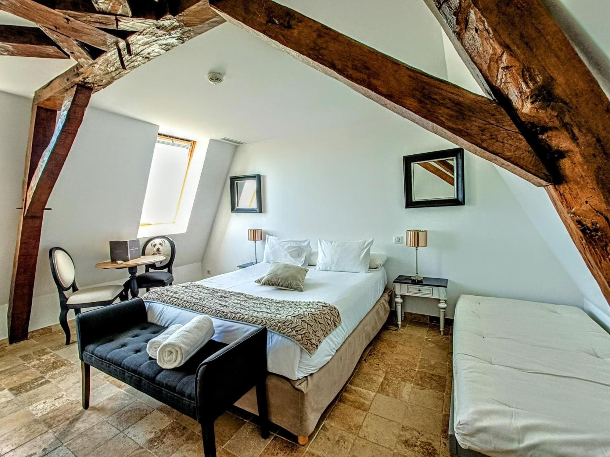 Les Chambres De La Renaissance Sainte-Julie Habitación foto